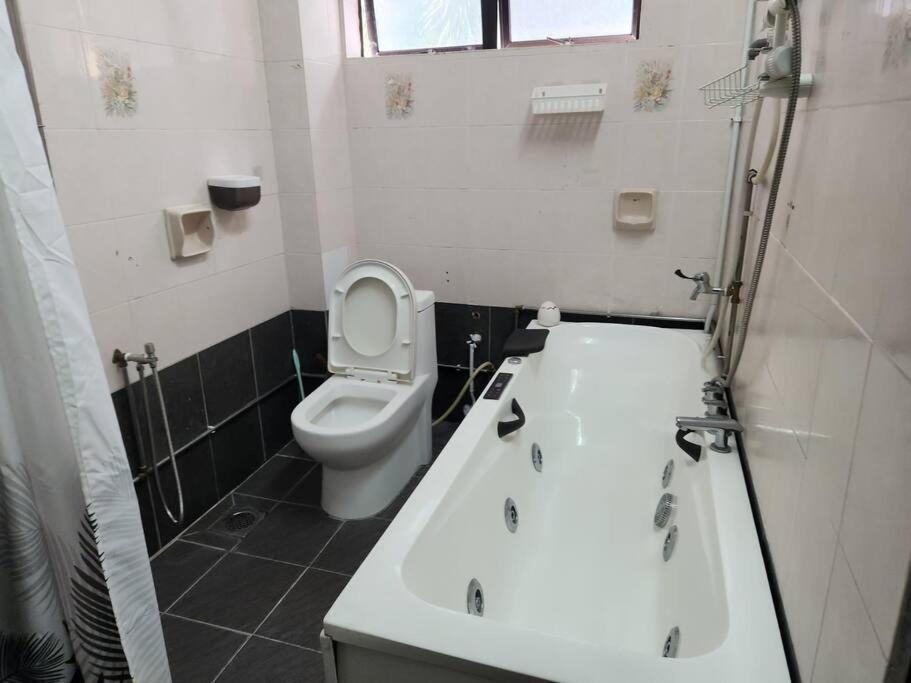 Rumah percutian 5 Min To Town 6br Pasir Puteh 6br 26pax Mahjong Ipoh