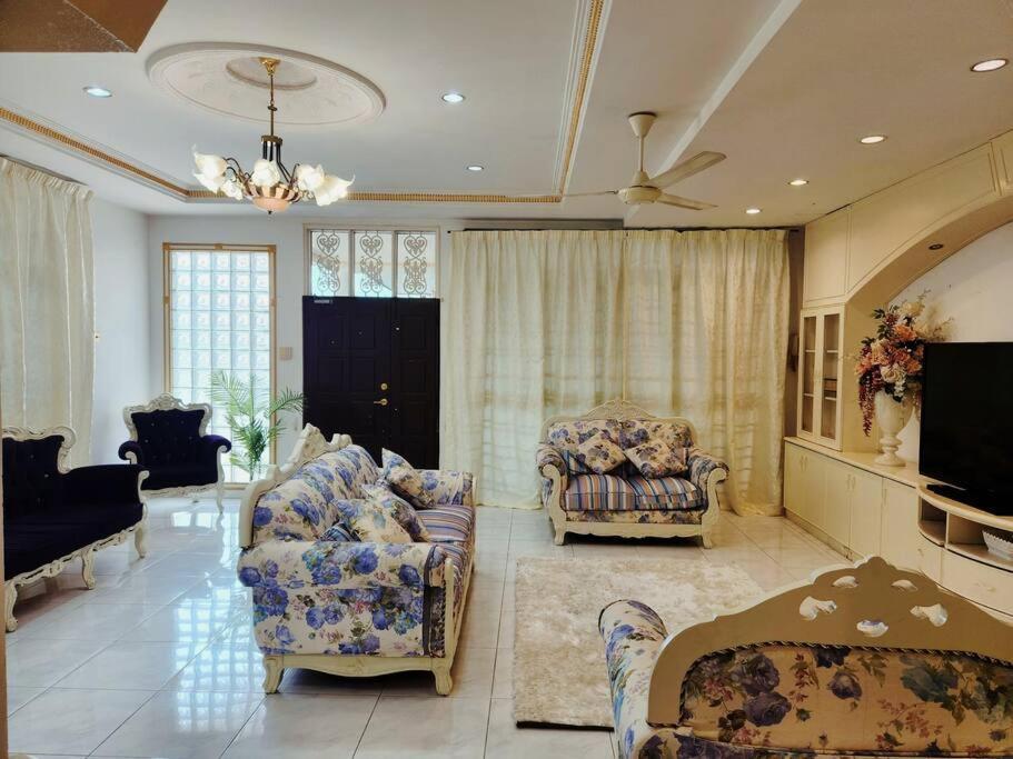 5 Min To Town 6br Pasir Puteh 6br 26pax Mahjong * Ipoh