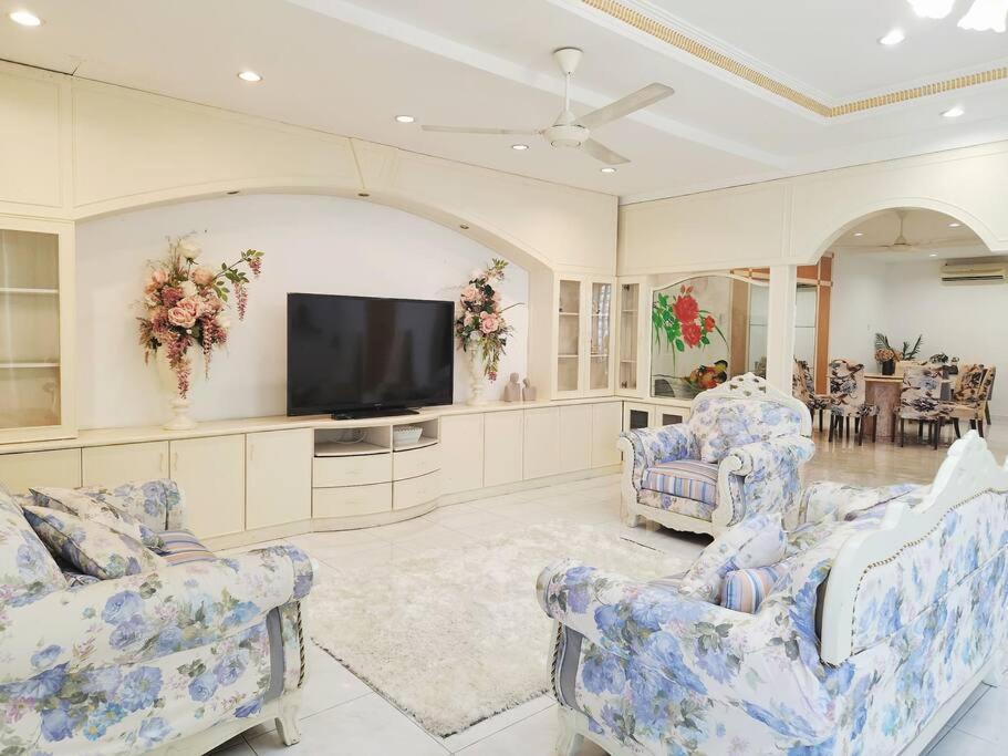 Rumah percutian 5 Min To Town 6br Pasir Puteh 6br 26pax Mahjong *